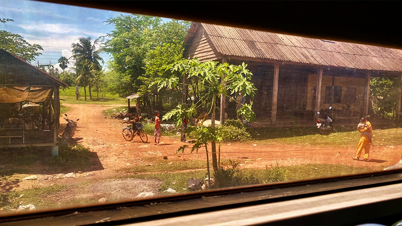 Paisaje de Camboya visto del tren