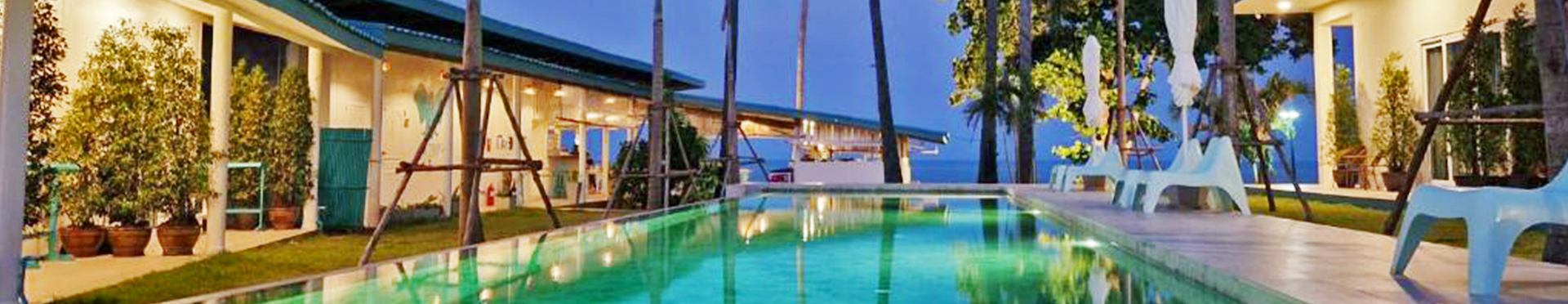 Vista de la piscina del hostel Le Petit Saint Tropez en Khanom a Tailandia