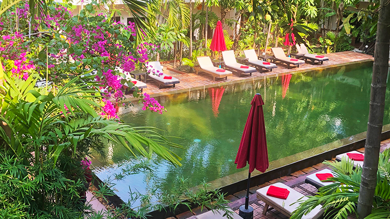 piscina del hotel La Niche d'Angkor en Siem Reap
