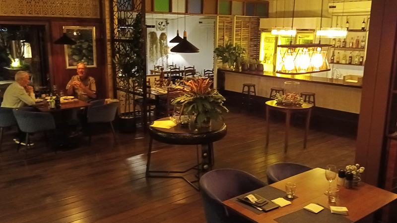 sala del restaurante Ikigai Chiang Mai