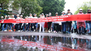 Vue de manifestants aveugles lors d'une marche pour l'inegration des mal voyants dans les societes de l"ASEAN