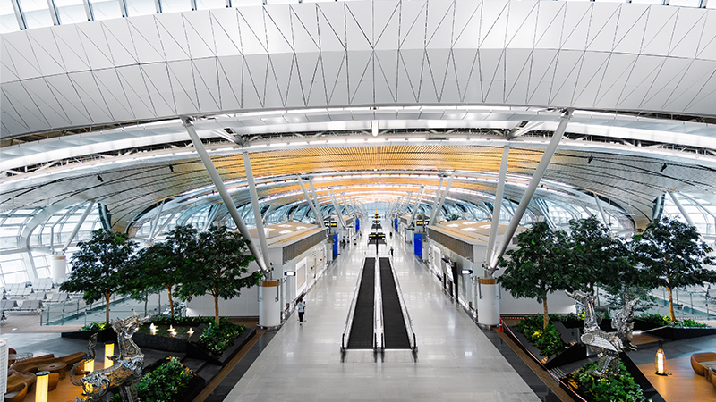 Vista del interior de la nueva terminal del aeropuerto Suvarnabhumi de Bangkok