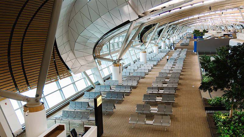 Vista de la nueva terminal del aeropuerto Suvarnabhumi de Bangkok