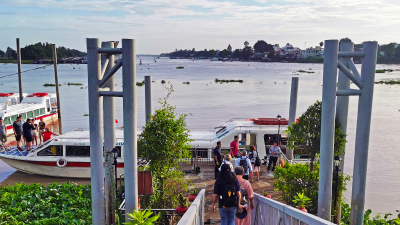 Embarcadero por el rio Mekong a Chau Doc Vietnam