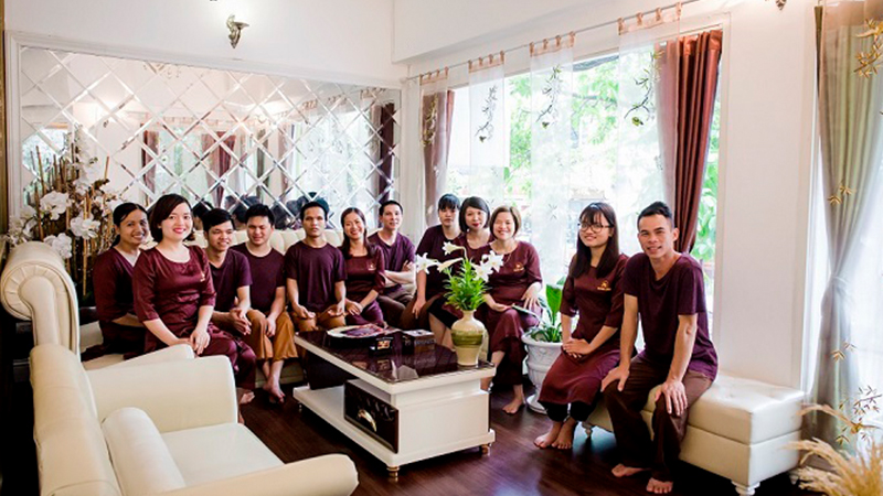El equipo de terapeutas de la cadena Omamori Spa