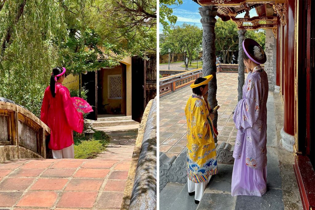 Díptico de visitantes con trajes tradicionales bordados en verde y gris claro en un patio de la Ciudadela Imperial de Hué.