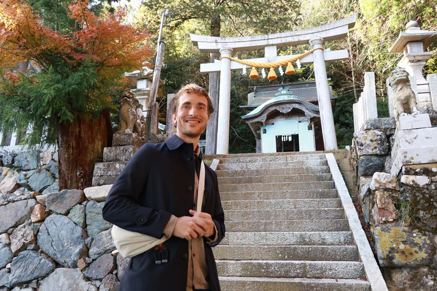 Julien Giry durante un viaje de trabajo sobre el terreno en Japón.